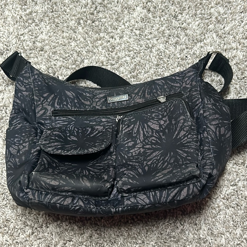 Baggallini crossbody purse black barely used good condition